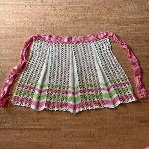 Vintage Pink and white crochet apron 🎀